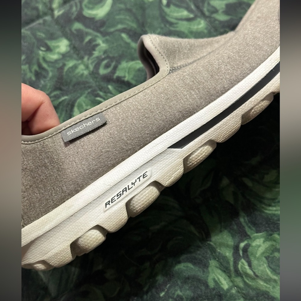 Comfy Skechers shoes - Picture 2 of 7